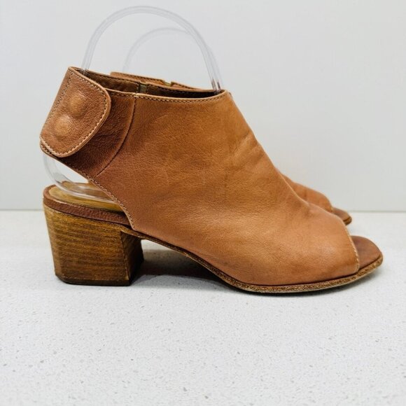 Mimosa Tan Camel Genuine Soft Leather Shoes Peep Toe Stacked Heel Sandals Sz 37 - Picture 1 of 15
